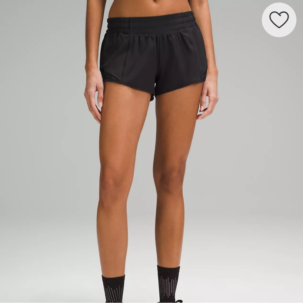 Lululemon Hotty Hot Low-Rise Lined Short 2.5" in Black (Size 6)